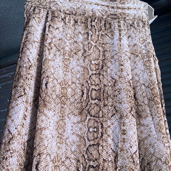 Worthington Tops Worthington Snakeskin Button Up Tank blouse Ladies Large - Picture 2 of 8